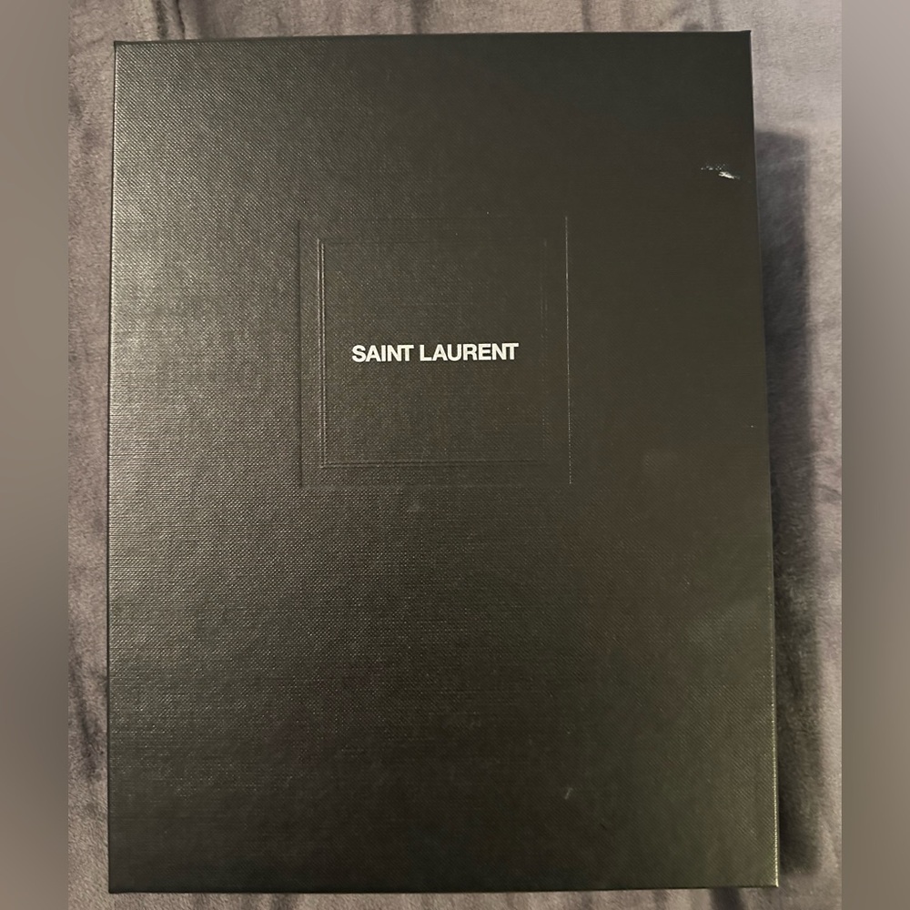 Saint Laurent
YSL Monogram Large Wallet on Chain in Grained Leather - Black - Picture 7 of 10